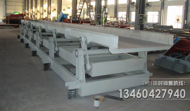 連桿長距離振動(dòng)輸送機(jī)圖片