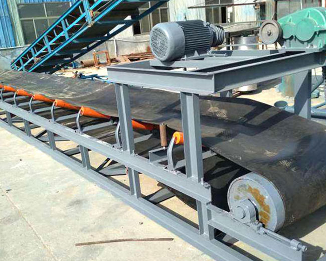 砂石皮帶輸送機(jī)多少錢一下，材質(zhì)一樣嗎？