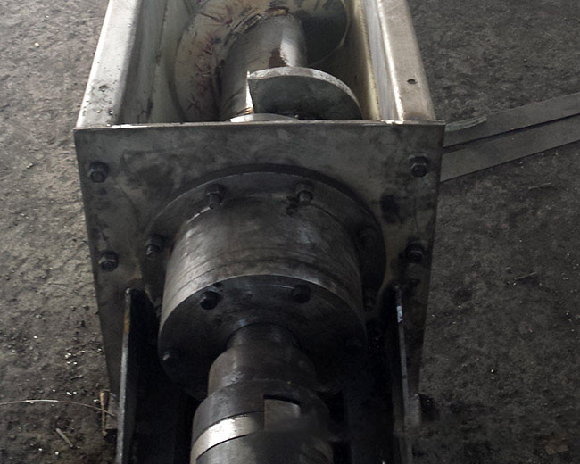 不銹鋼螺旋輸送機(jī)葉片撕裂、軸裂縫、軸段斷裂處理