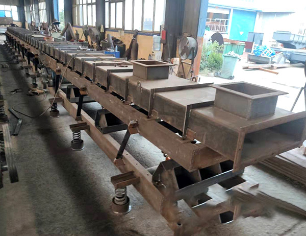 振動式耐高溫輸送機(jī)