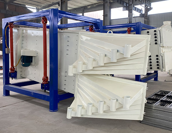 硅砂方形<a href='http://www.durkalk.com/sfsx/ybs.html' title='搖擺篩' target='_blank'>搖擺篩</a>處理量大精度可達(dá)95%以上