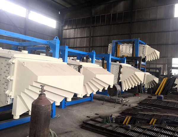 失臘鑄造石英粉分級(jí)選用無(wú)塵方形搖擺篩效果好