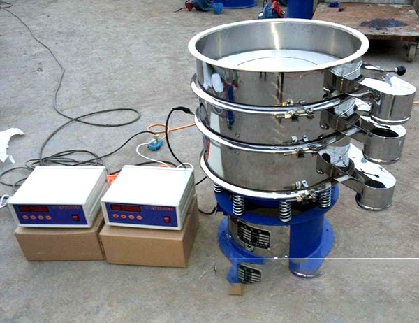 篩分精度比普通振動篩可提高1—70%，產(chǎn)量可提高0.5-10倍?？蓡螌优c多層使用，一套智能超聲波發(fā)生器同時使用三個換能器。 不產(chǎn)生彈跳球等輔助物對粉體的污染；在達(dá)到高精度、高網(wǎng)目篩分的同時，控制較窄的粒度范圍。