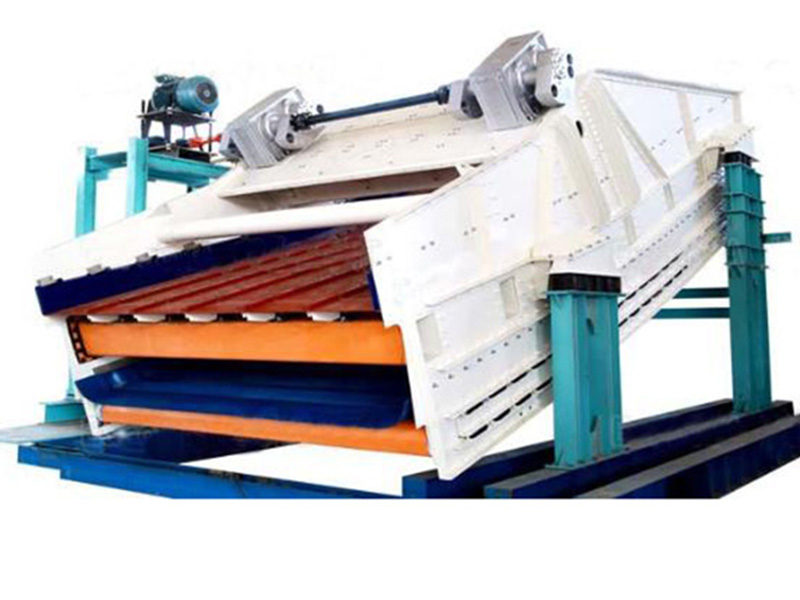 200噸的制砂機(jī)配多大型號的振動篩分機(jī)好