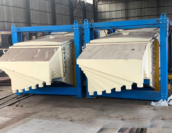 沈陽砂石粉方形搖擺篩廠家，現(xiàn)貨供應(yīng)，隨時(shí)提貨