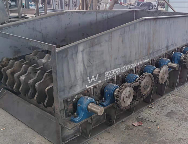 堅(jiān)石篩分機(jī)對(duì)篩板破損度比較高需要選用滾軸篩