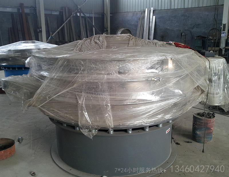 石墨粉精細(xì)分級(jí)使用圓形振蕩篩分機(jī)效果好！